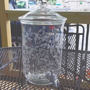 Plastic beverage server